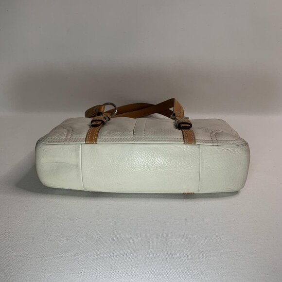 This **Coach D0851-F12339** tote is - Picture 6 of 8